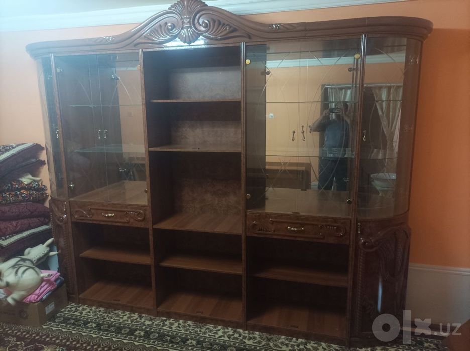 Yaxshi xolatdagi zamonaviy stenka sotiladi