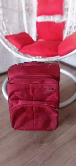 Продам хорошие классные чемоданы