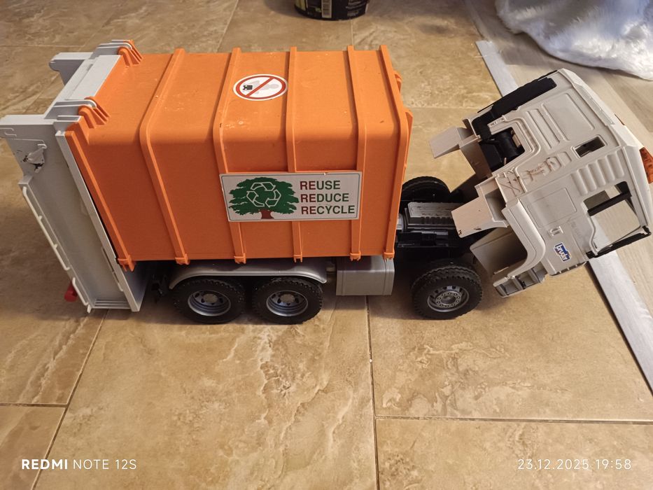 Mașină de gunoi Bruder