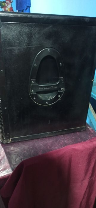Vând carcasa subwoofer Behringer b1500d-pro