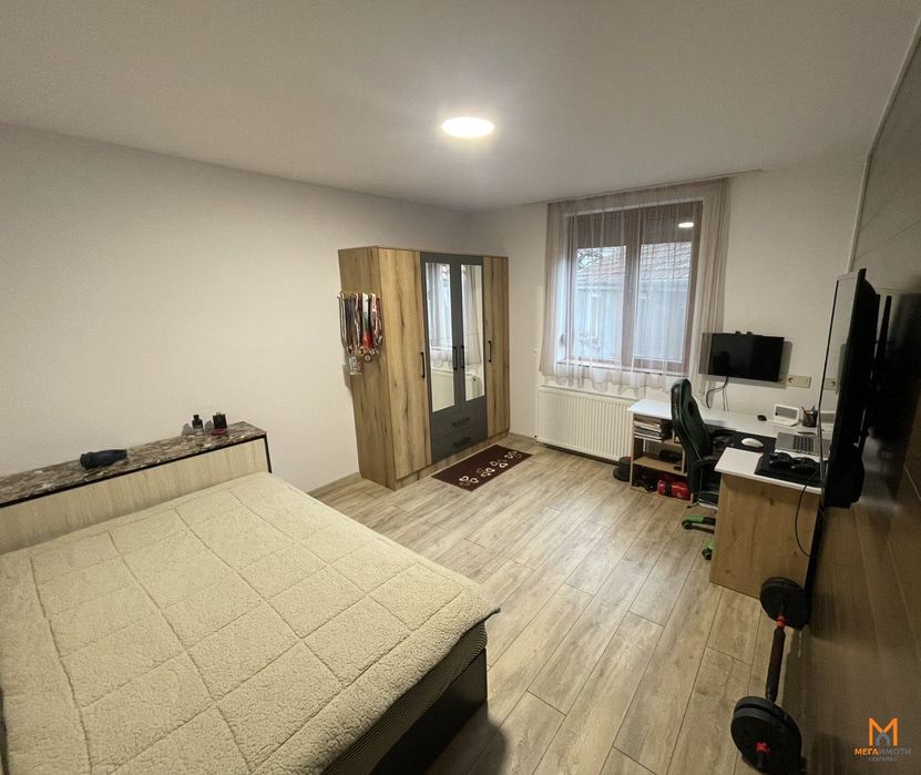 Етaж от къща + БАРБЕКЮ - Център град Севлиево