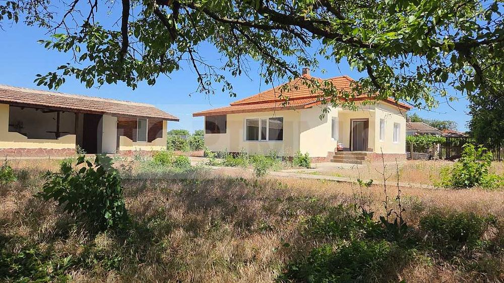 Реновирана къща в село Дропла