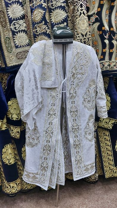 Золотошвейные чапаны (Зар чопонлар)