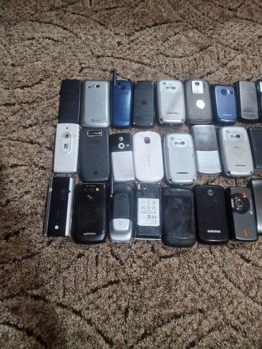 Vand lot telefoane vechi de colectie