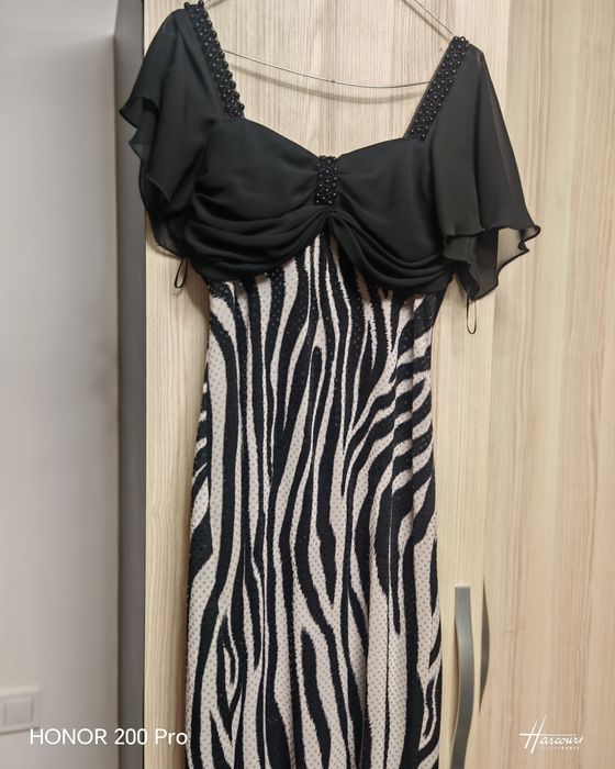Rochie de seara în condiții foarte bune