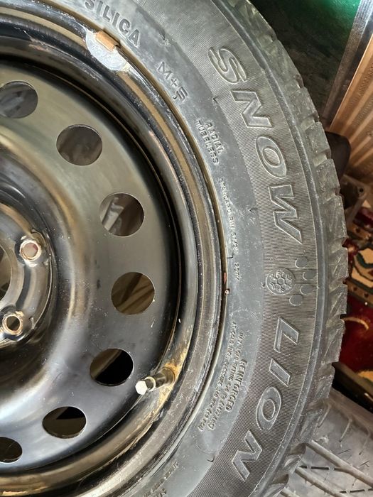 Продам комплект зимние шины с дисками