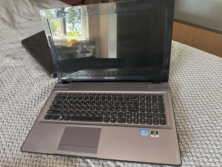 Продам ноутбук Lenovo Y570