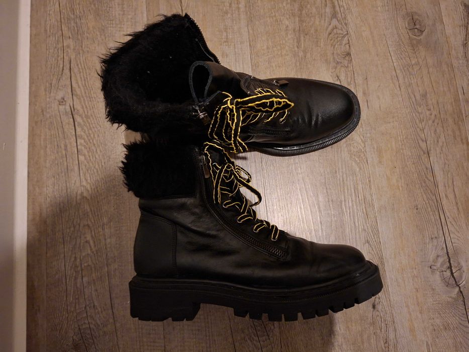 Продавам кожени черни дамски ботуши, италиански,номер 42