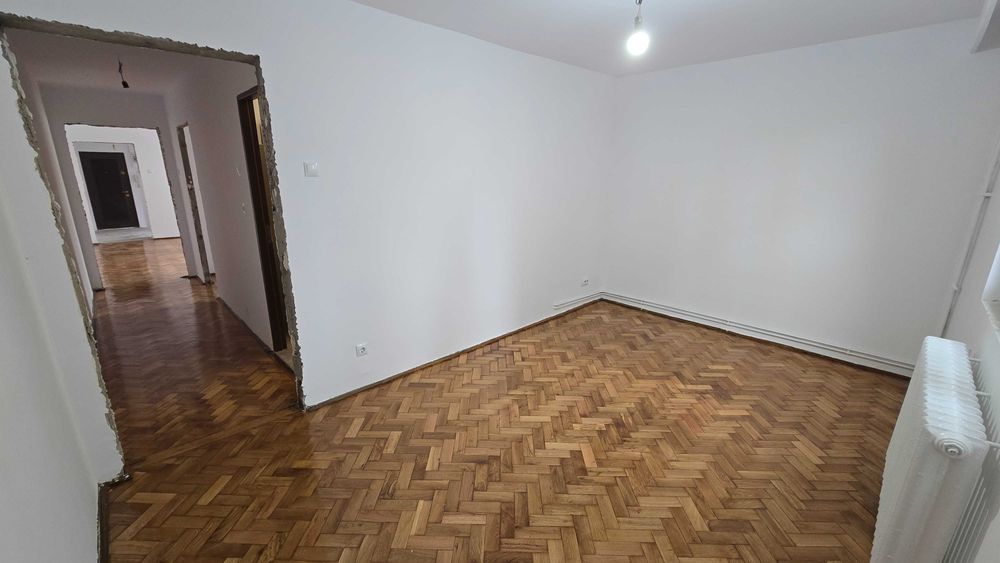 Apartament Semifinisat cu Trei Camere și Balcon, 70m2, Mănăştur, Cluj
