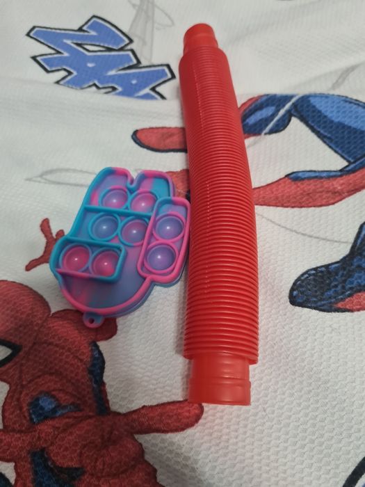 Продам красную шутку и поп-ит