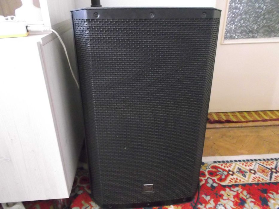 Putere CROWN XLS 402  2x400W Boxe EV ZLX 15 2x400W + Mixer Gemini MM04