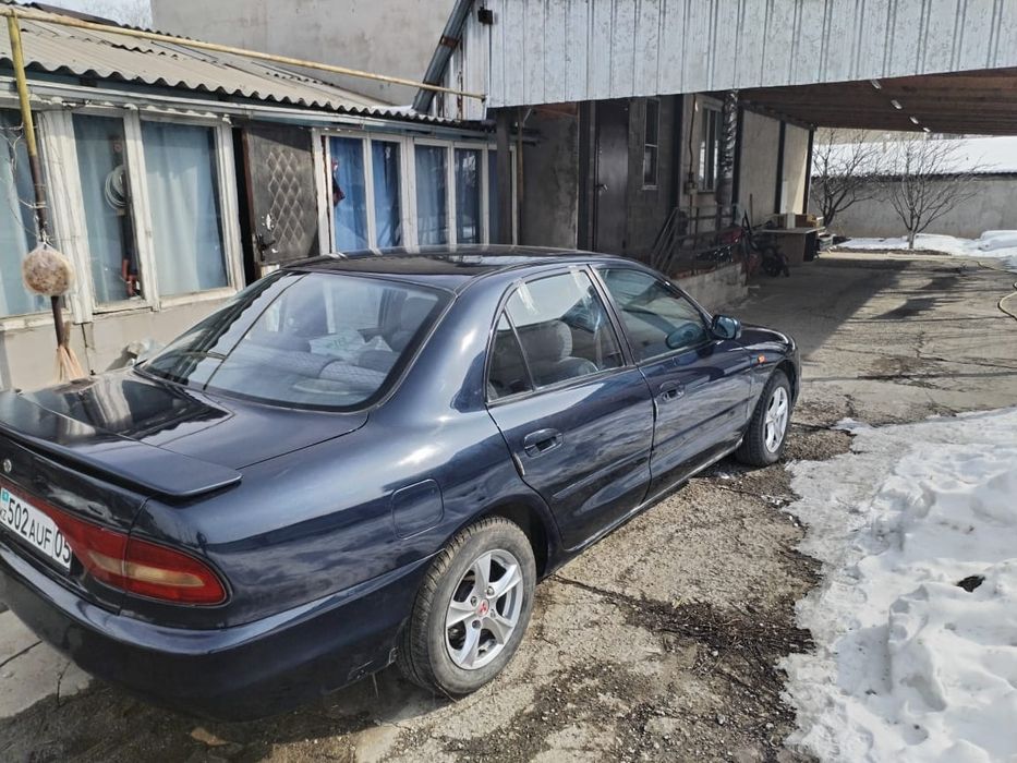 Машина Митсубиси галант93