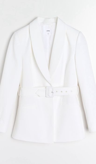Бяло сако с колан