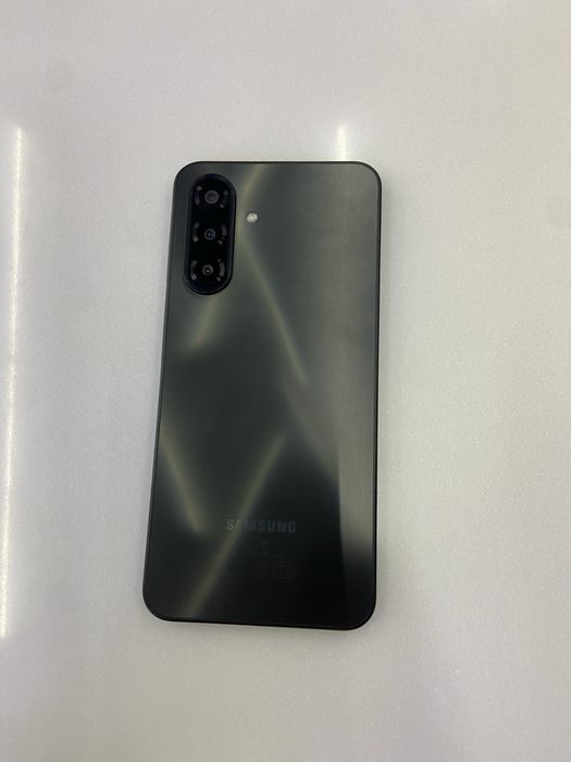 Samsung a17 почти новый