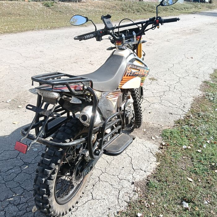 Продам мотоцикл 250 эндуро, пробег только 2000 км,