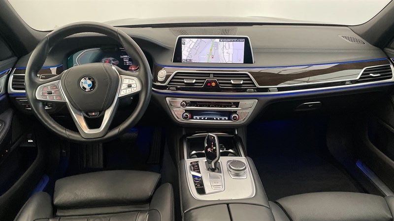 BMW 740 limuzină tractiune integrală