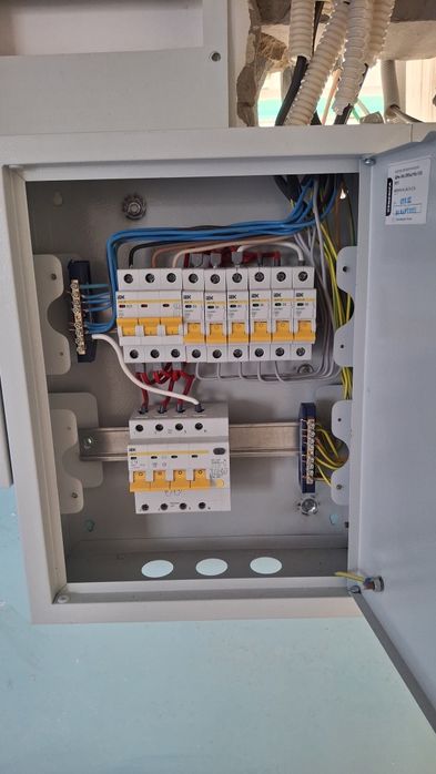 Электрик электрик