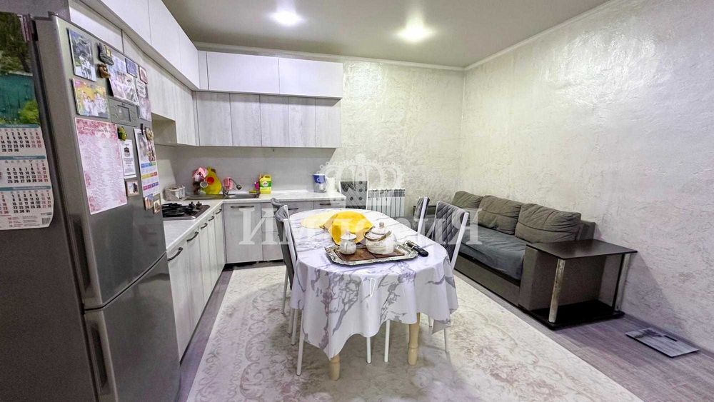 Продается 2-х комнатный частный дом в центре Акбота Империя