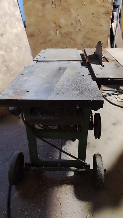 Универсальный заводской станок.