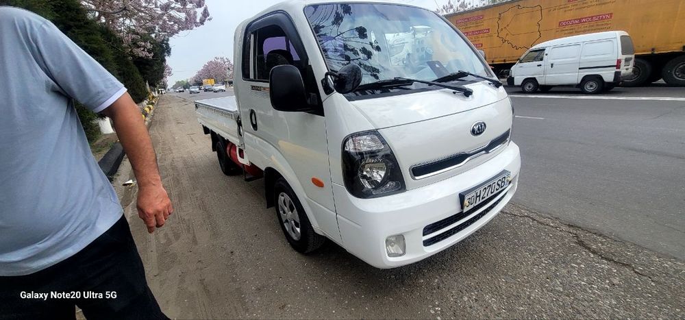 Кия бонго 2014 йил. 
Матор 133талик турбина. 
Прабек 170 000 юрган. 
М