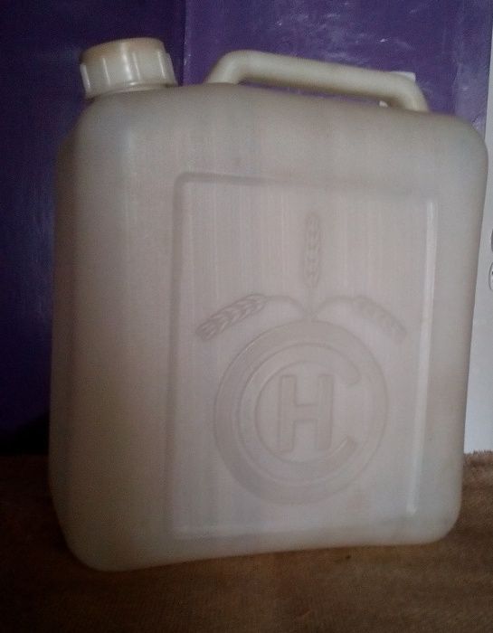 Пластмасова туба за вода