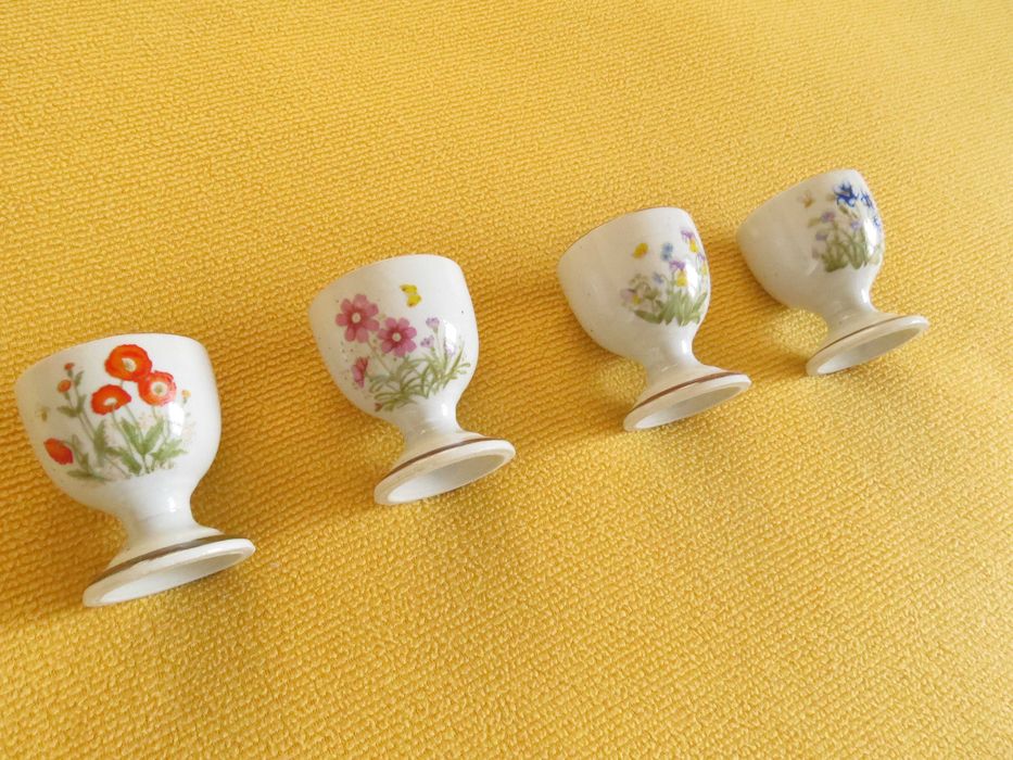Set 4 suporturi pentru ou, imprimate cu motive florale