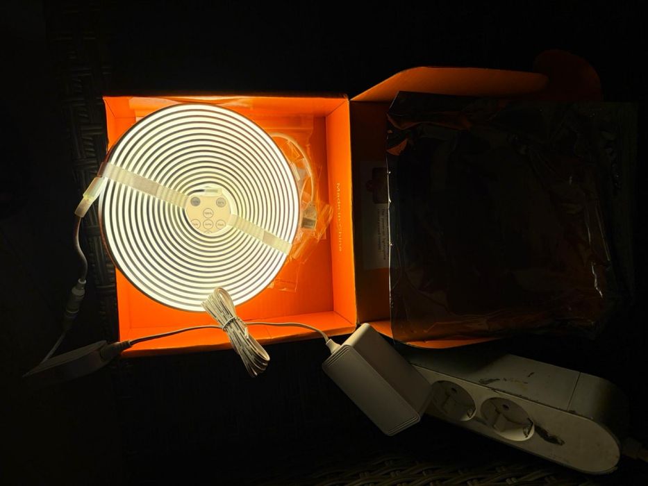 Bandă led COB 5M IP65 Waterproof, telecomandă + alimentator, lumină albă caldă