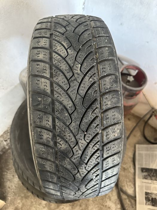 В продаже Зимние шины комплект