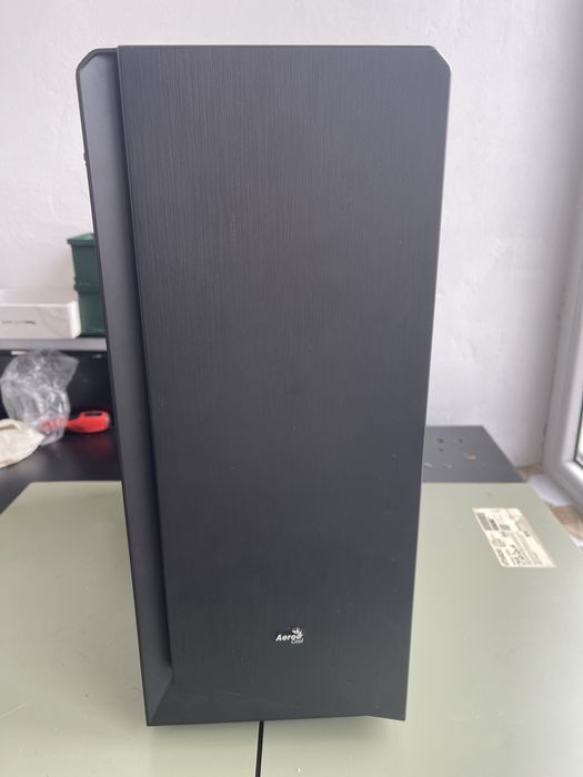 Carcasa Gaming PC Aerocool Rift RGB stare buna.