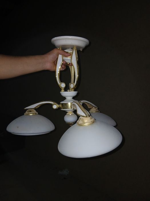 Люстра продаётся