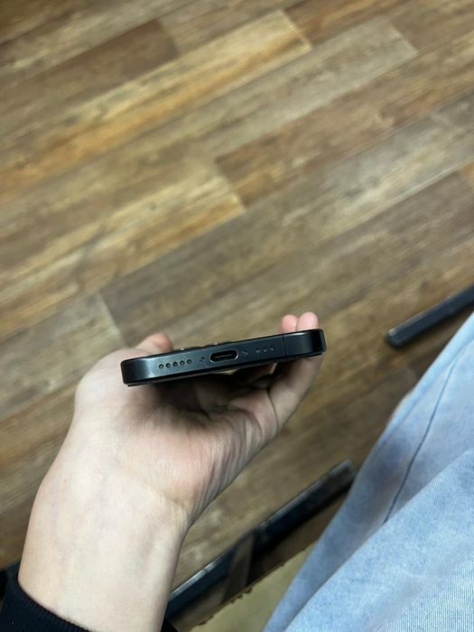 iPhone 15 pro, black