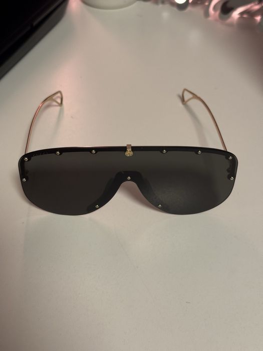 Vand ochelarii Gucci