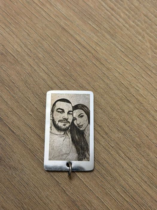 Гравирана снимка и текст върху ключодържател от неръждаема стомана