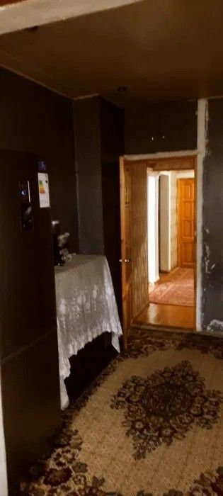 Срочна продается 5комнатная квартира юнус-абад 8квартал 2этаж 2-этаж