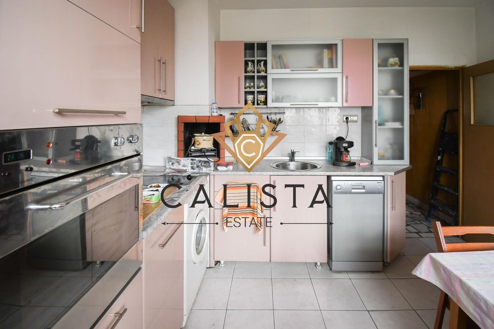 Дава се под наем Двустаен апартамент в София, Света Троица - 65 кв.м за 497.25 € - Снимка #1