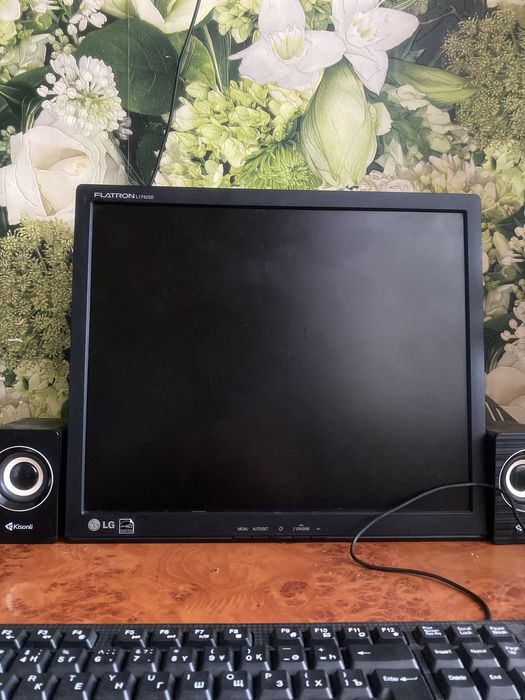 Монитор Колонки мышь и клавиатура