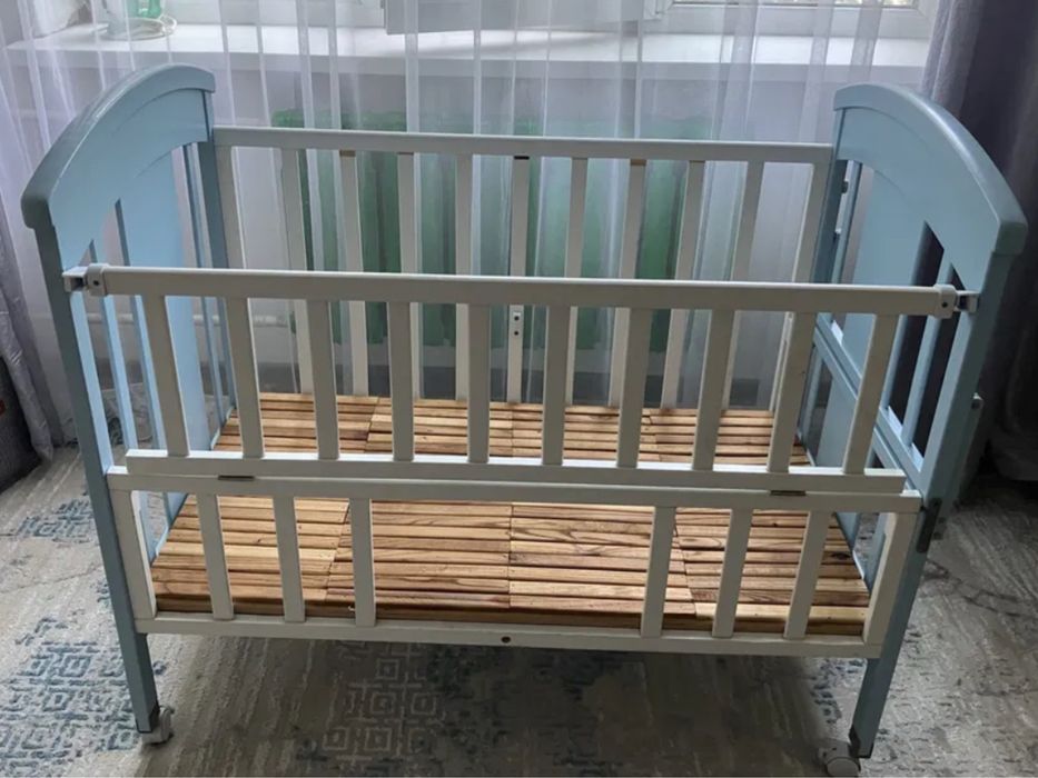 Продам детскую кроватку