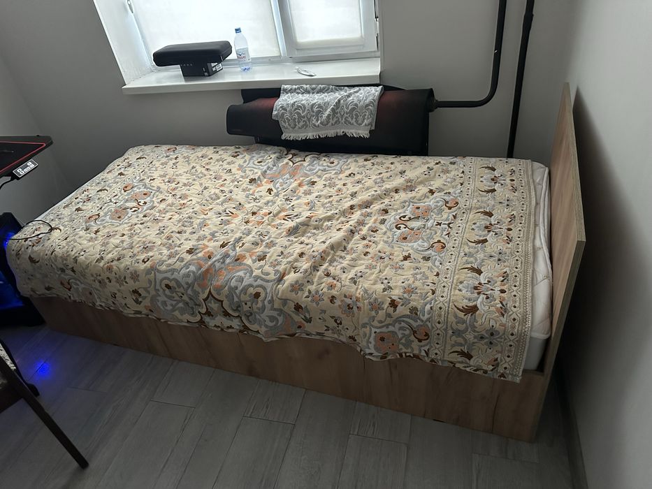 кровать с матрсом 210/100