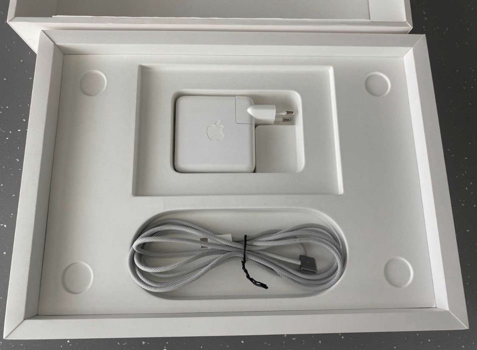 Лаптоп Macbook Pro M2 Pro Chip 16GB RAM 512 ROM