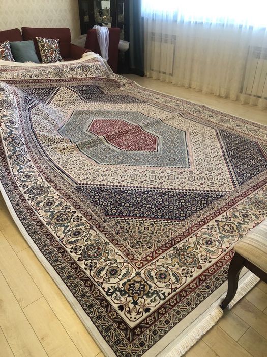 Продам ковер шелковый