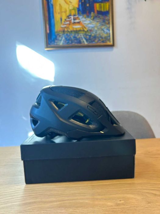 Нова детско-юношеска каска за колело Cube