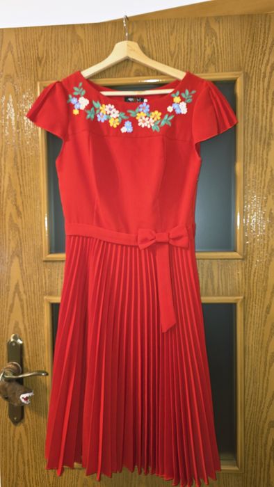 Rochie roșie midi plisată cu broderie florală, Roxy Fashion, mărimea M(S/M)