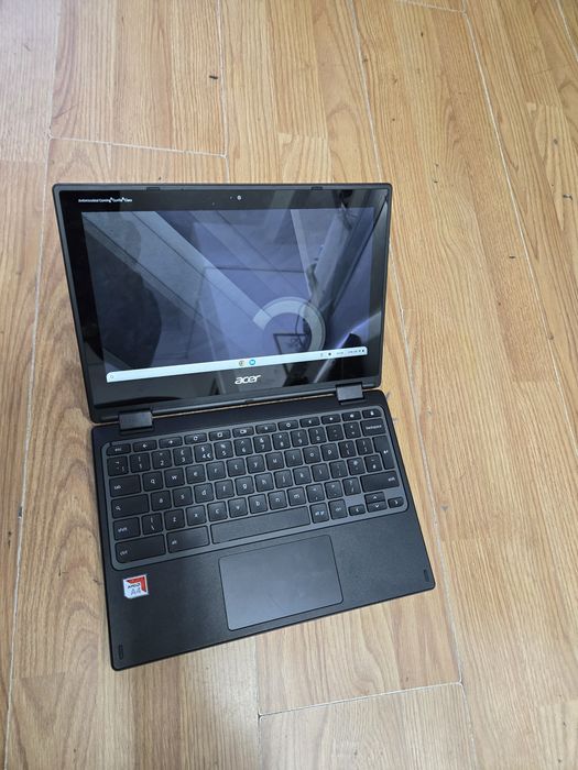 Vând tableta chromebook laptop ca noua