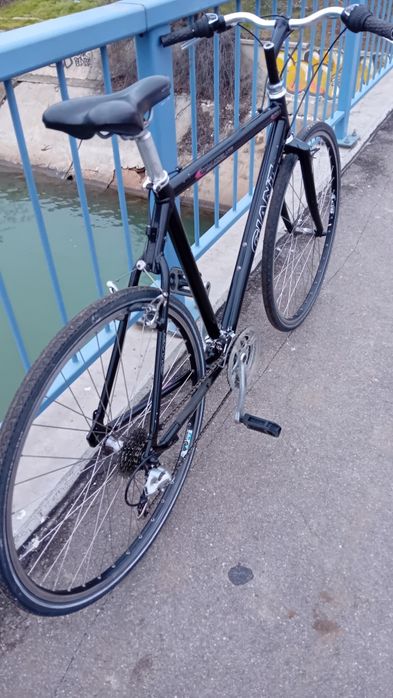 Bicicleta Giant cu roti pe 28