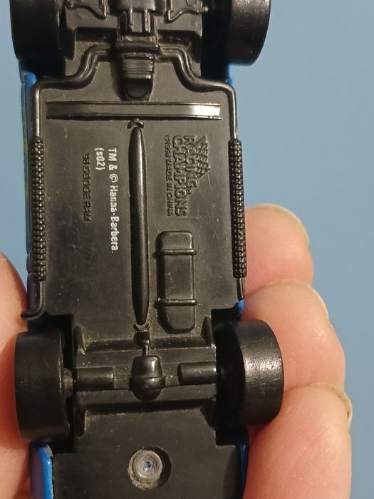 Продам металлическую машинку