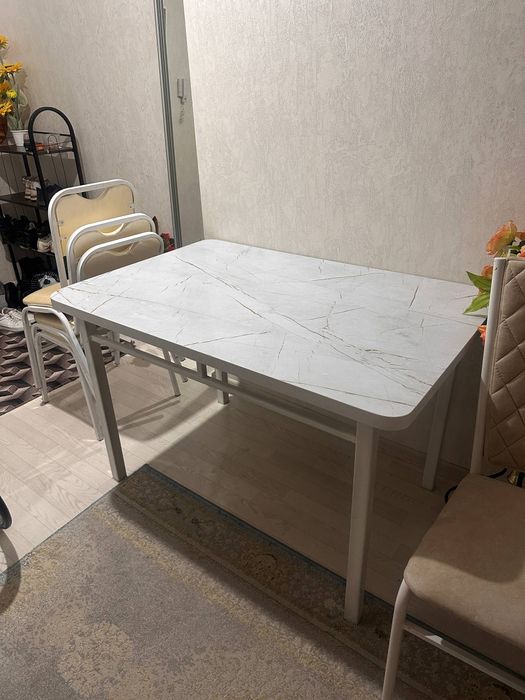 Стол орындықарымен почти новый