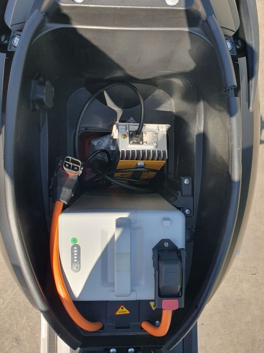 Scuter electric DEMO Tinbot F8, autonomie 120 km