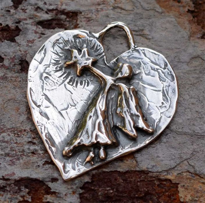 Сребърно бижу 925 – медальон „Ангелска закрила“, сърце с ангел.