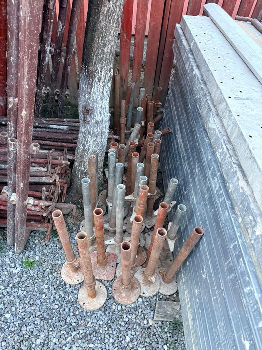 Închiriez schela metalică