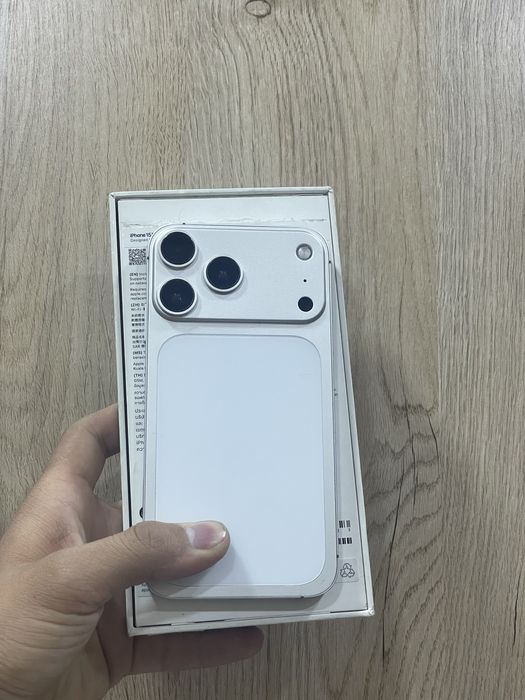 Iphone XR, 17 pro korpus